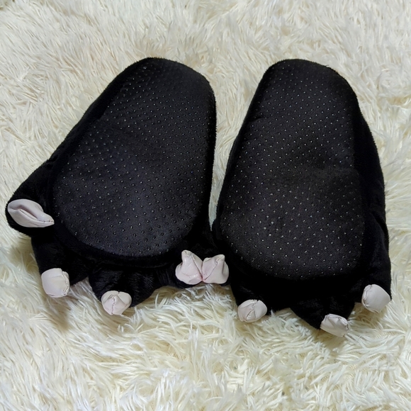 Plush cozy slippers for home, wolf claws for adults - Picture 2 of 4